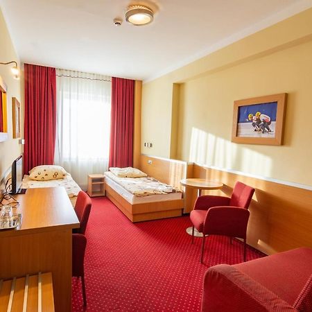 Dom Sportowca Blonie - Mosir Hotell Sanok Exteriör bild