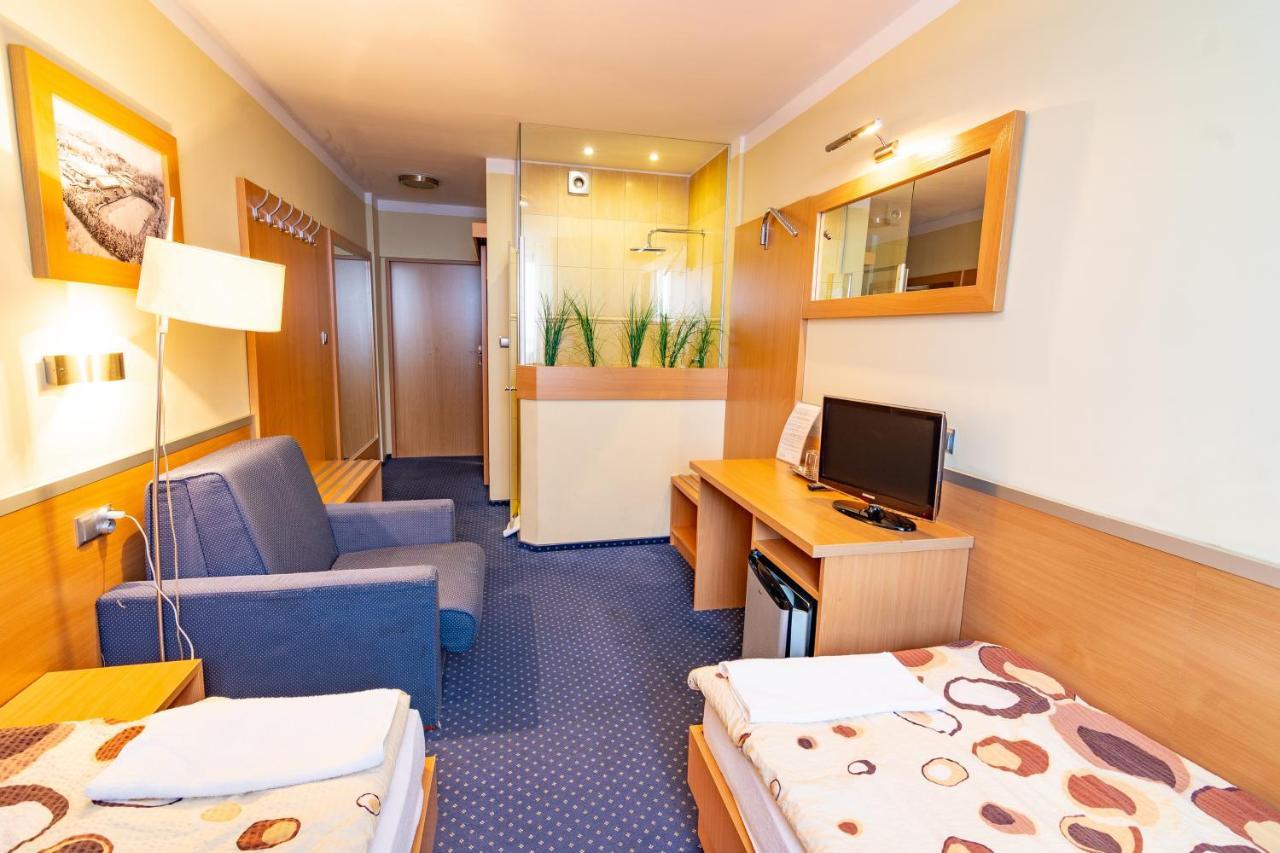 Dom Sportowca Blonie - Mosir Hotell Sanok Exteriör bild