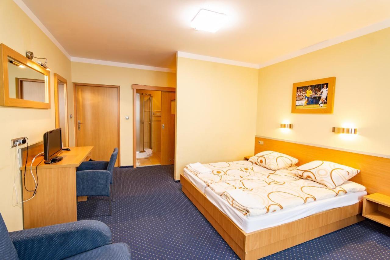 Dom Sportowca Blonie - Mosir Hotell Sanok Exteriör bild