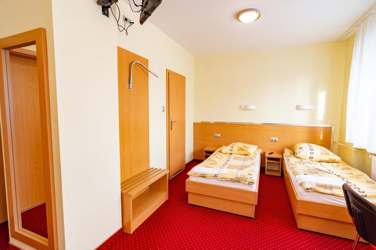 Dom Sportowca Blonie - Mosir Hotell Sanok Exteriör bild