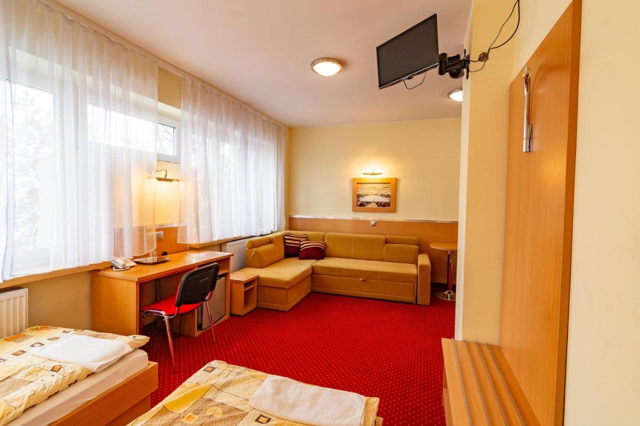 Dom Sportowca Blonie - Mosir Hotell Sanok Exteriör bild