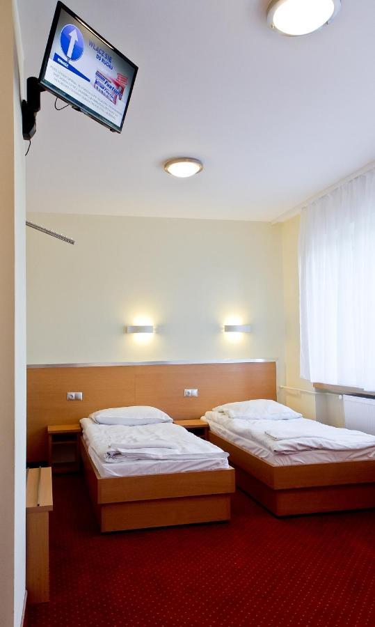 Dom Sportowca Blonie - Mosir Hotell Sanok Exteriör bild